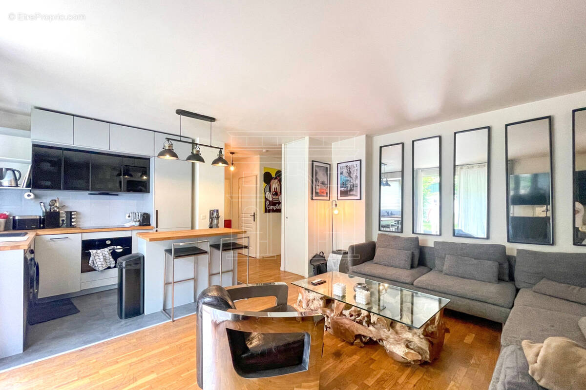 Appartement à LA GARENNE-COLOMBES