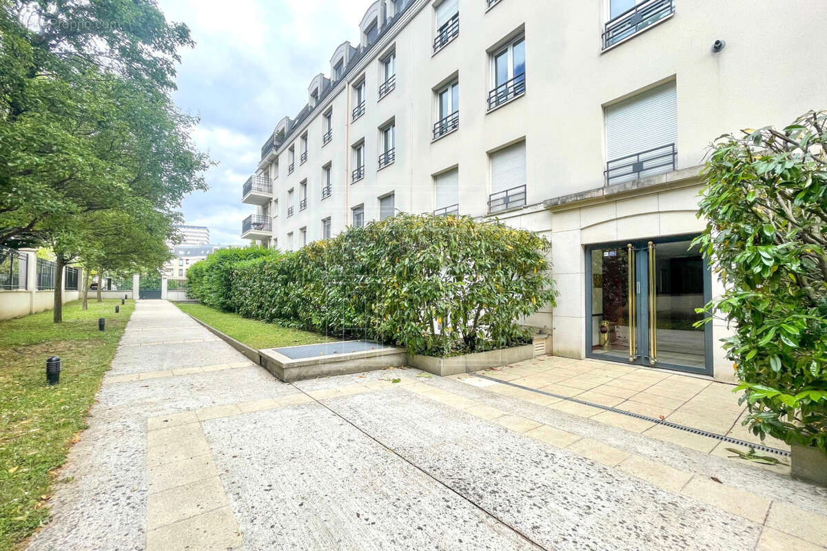 Appartement à LA GARENNE-COLOMBES