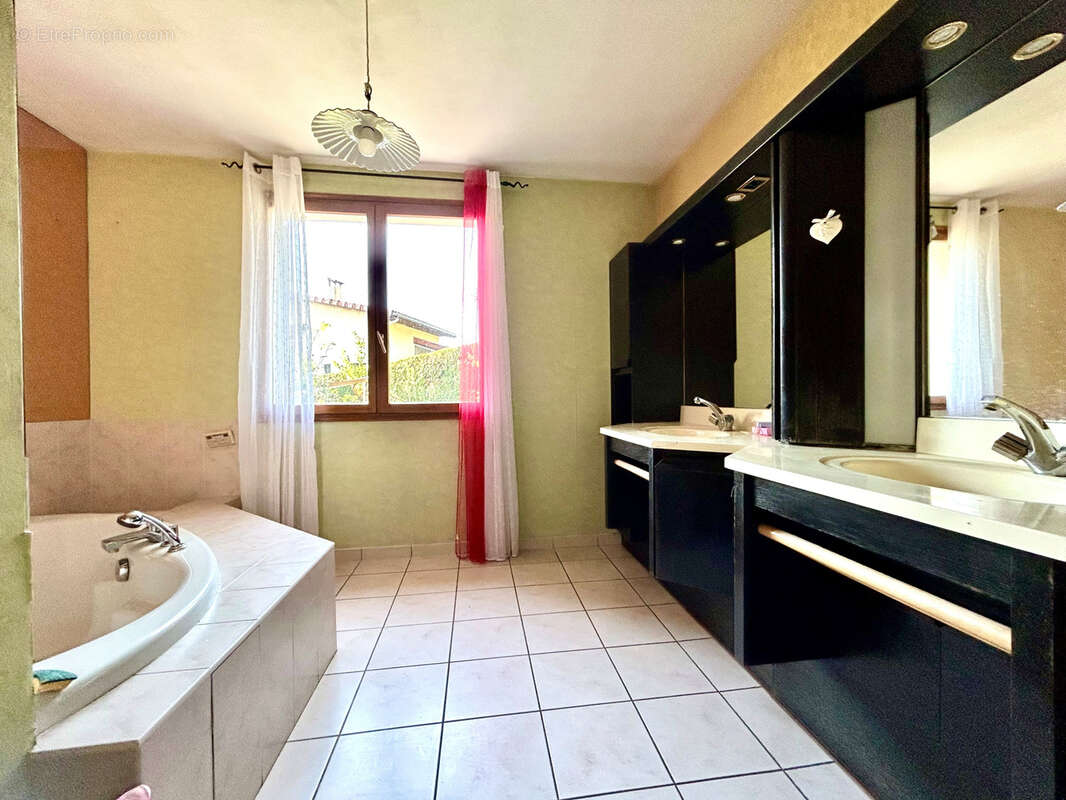 Maison à VARCES-ALLIERES-ET-RISSET