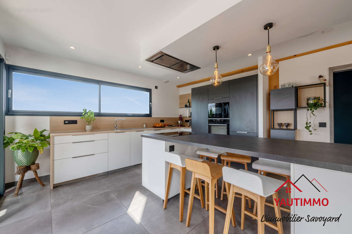 Maison à CRANVES-SALES