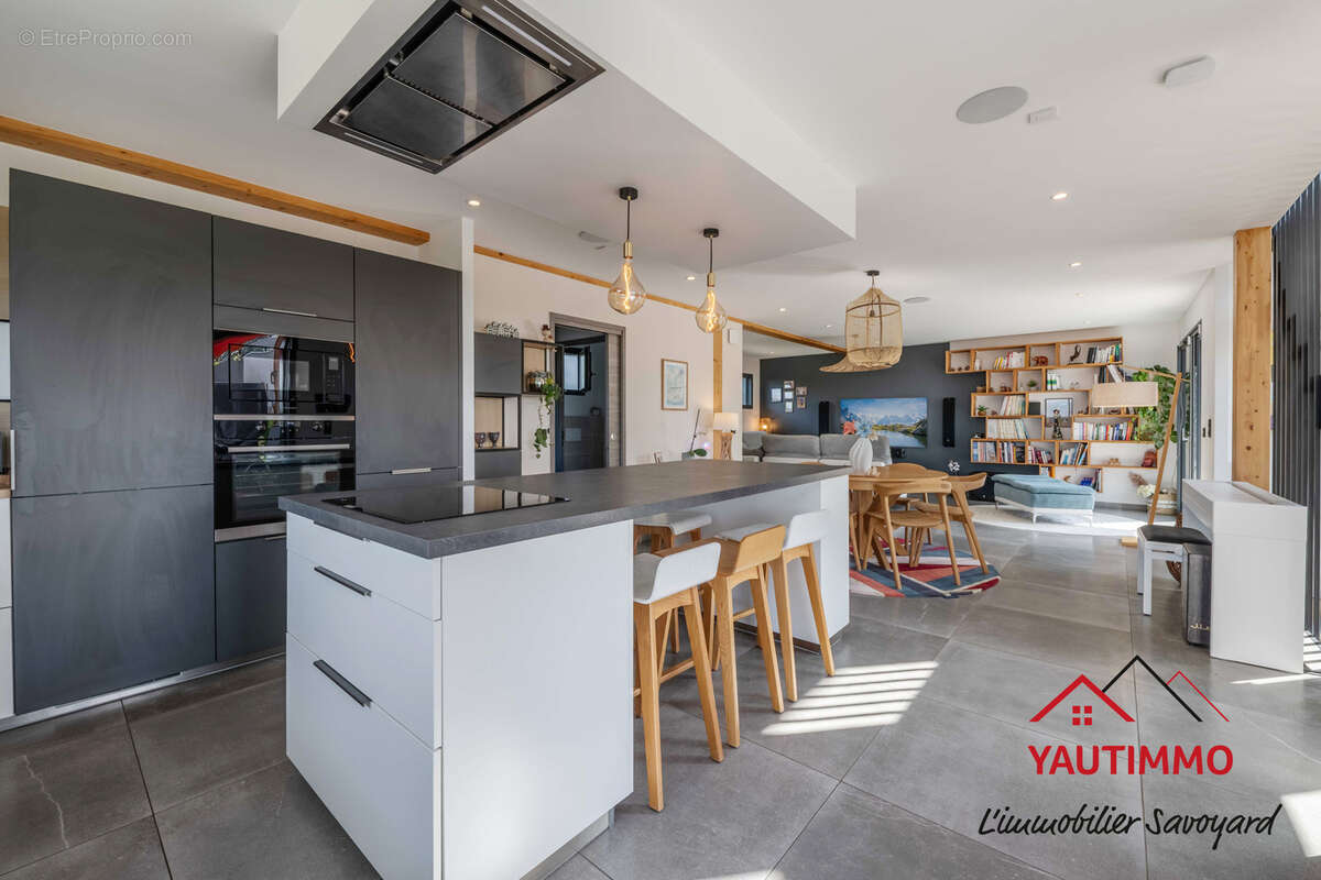 Maison à CRANVES-SALES