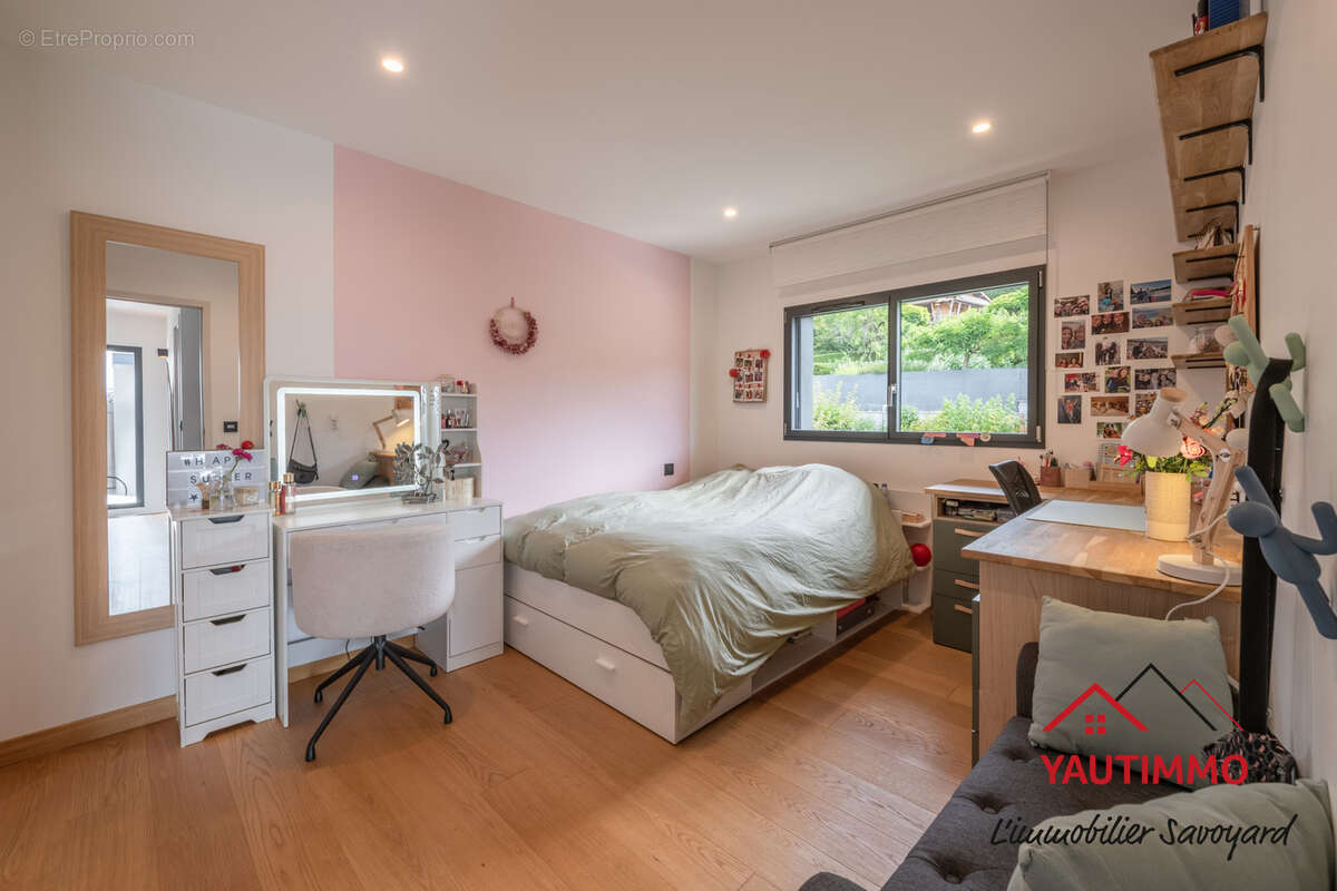 Maison à CRANVES-SALES