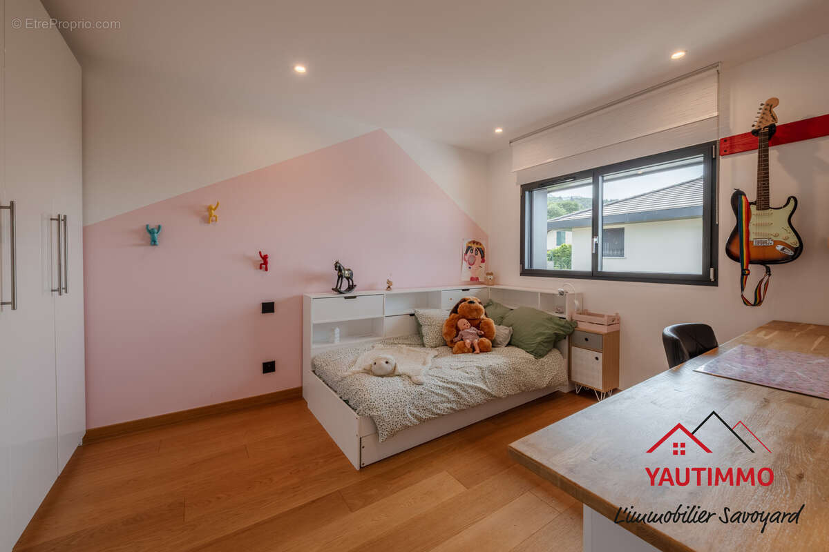 Maison à CRANVES-SALES