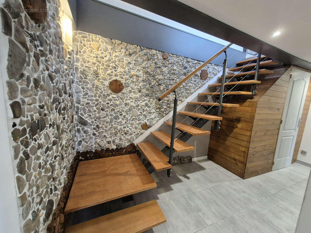 Maison à SAINT-CERGUES