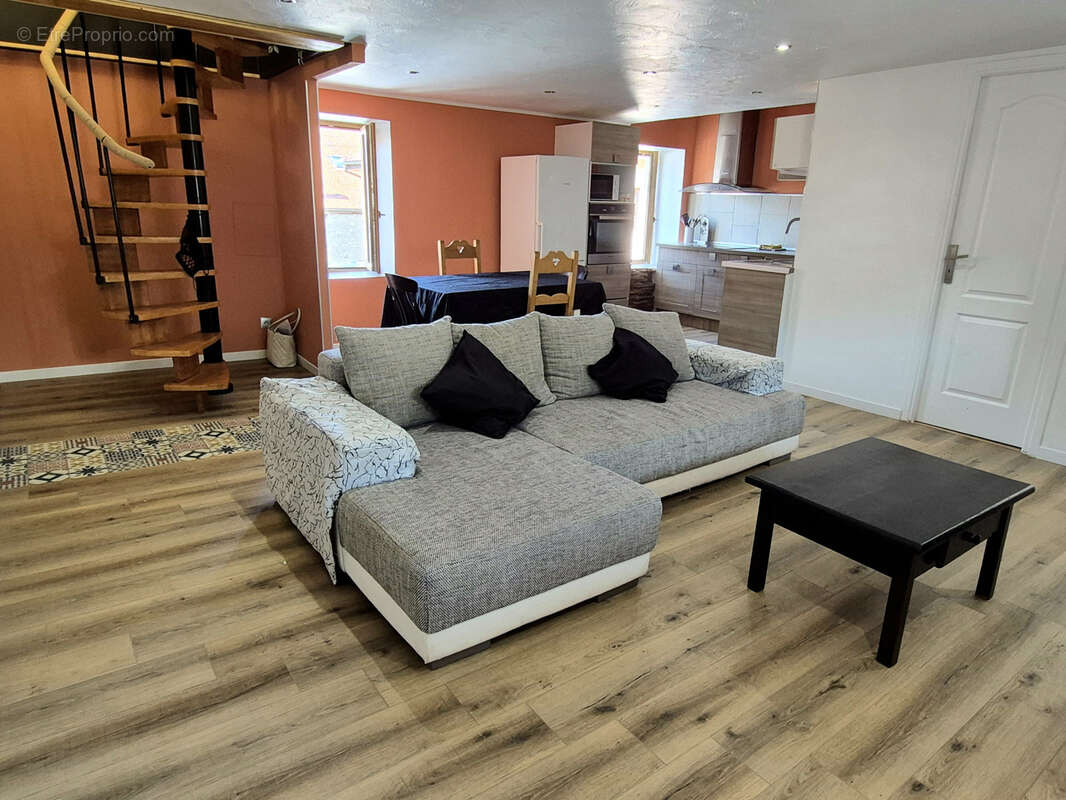 Maison à SAINT-CERGUES