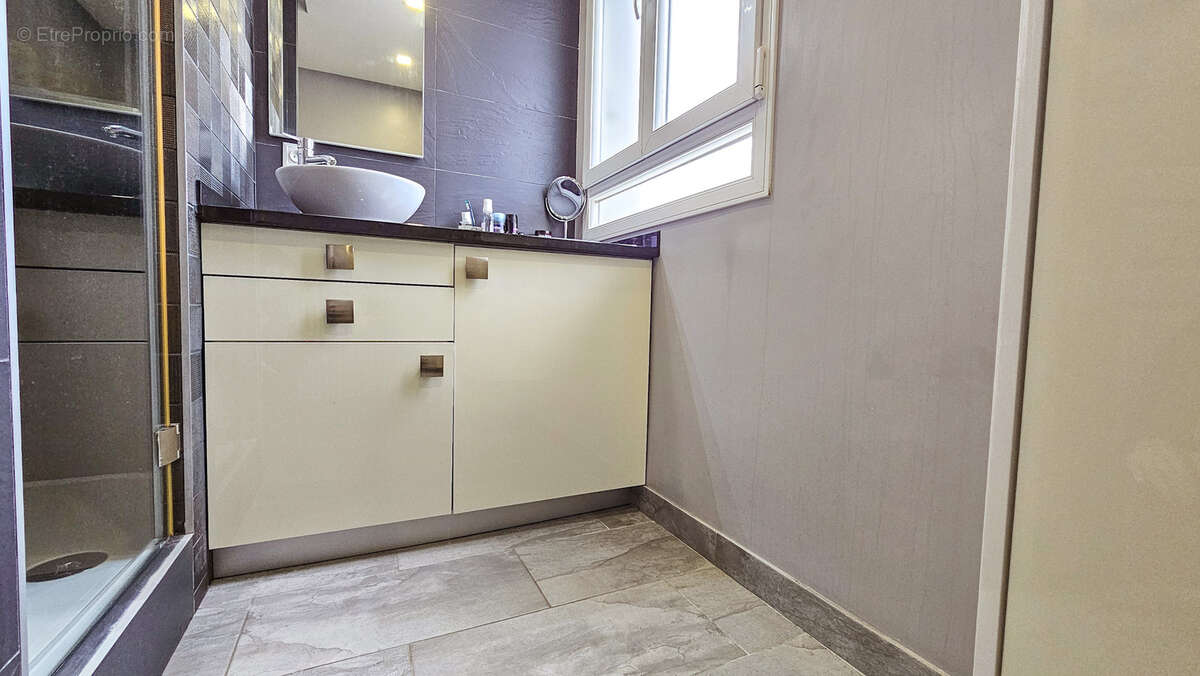 Appartement à SARTROUVILLE