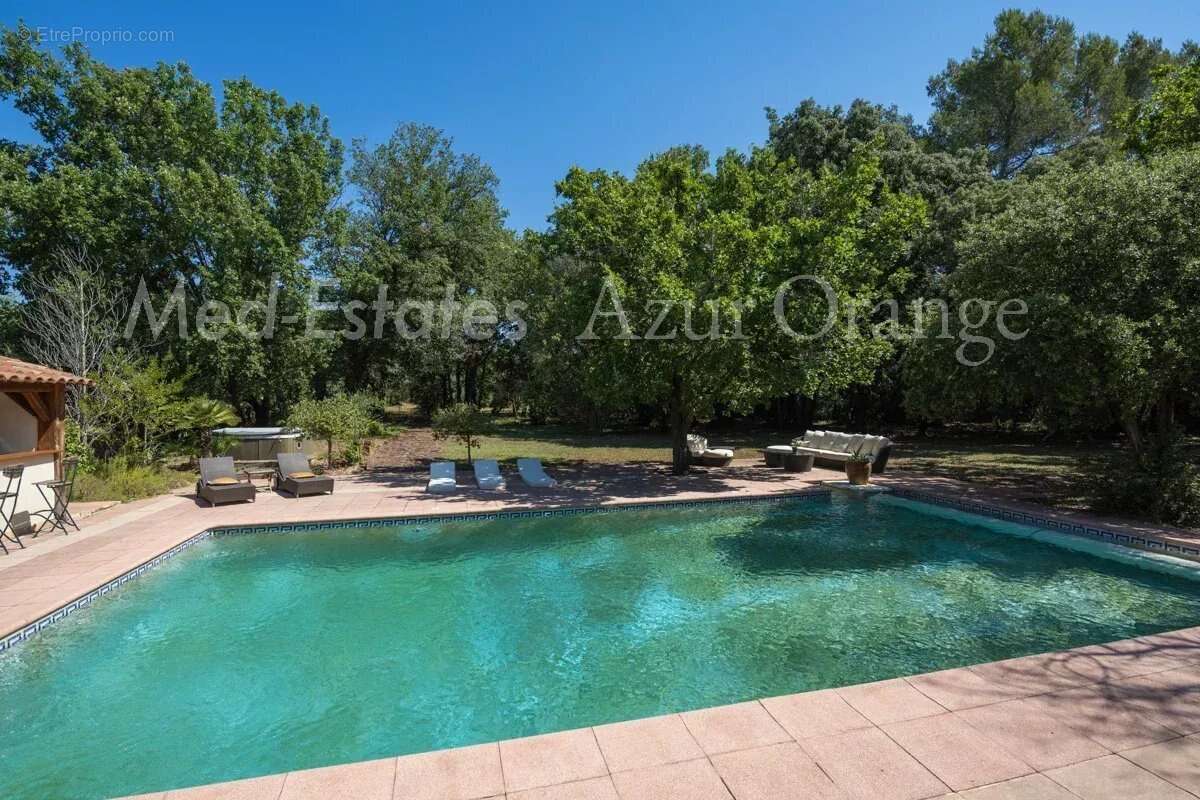 Maison à LE CANNET-DES-MAURES