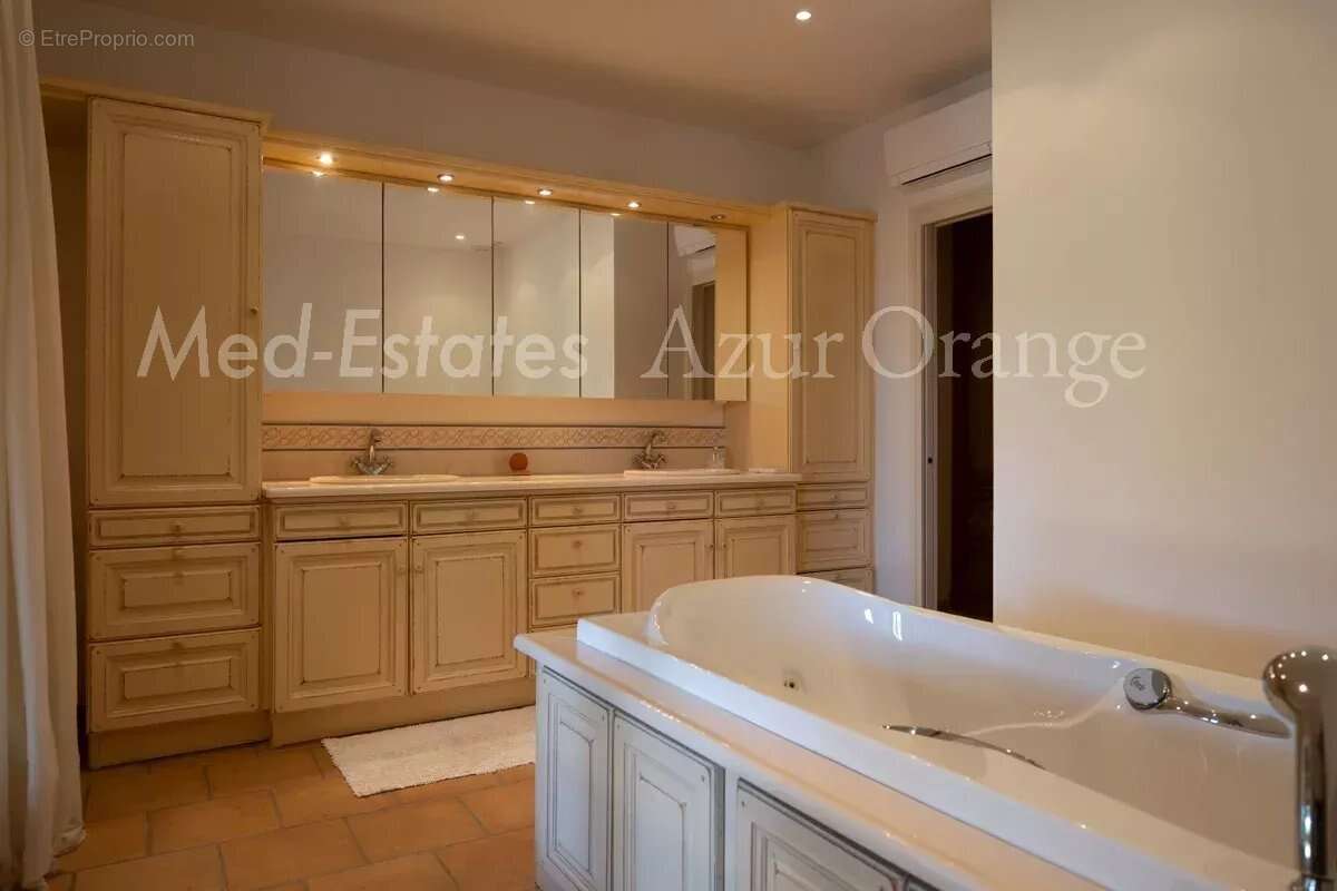 Maison à LE CANNET-DES-MAURES