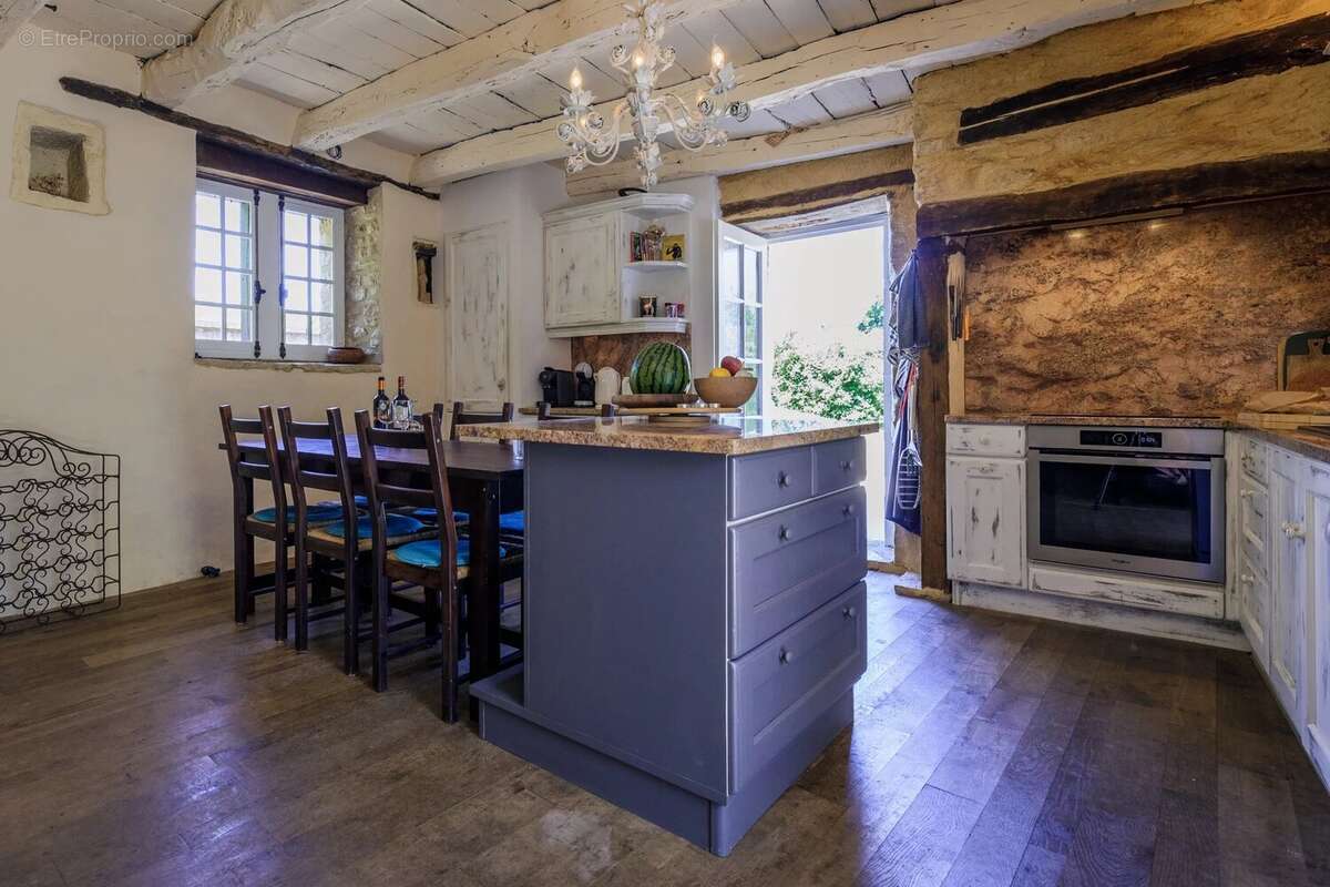 Maison à SAINT-POMPONT