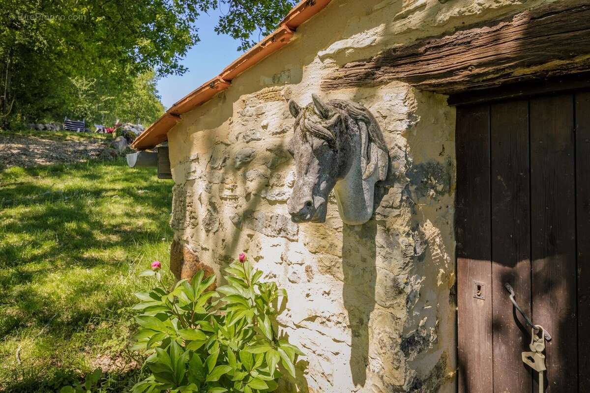 Maison à SAINT-POMPONT