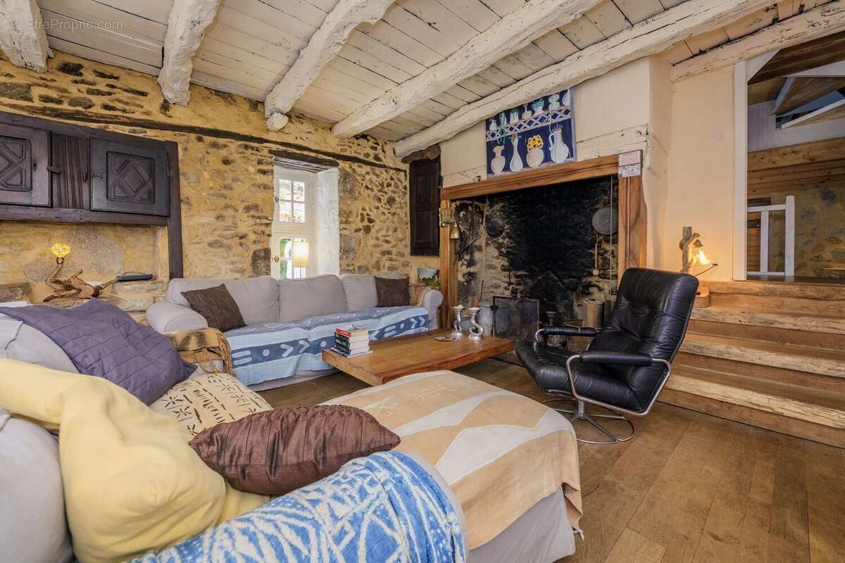 Maison à SAINT-POMPONT