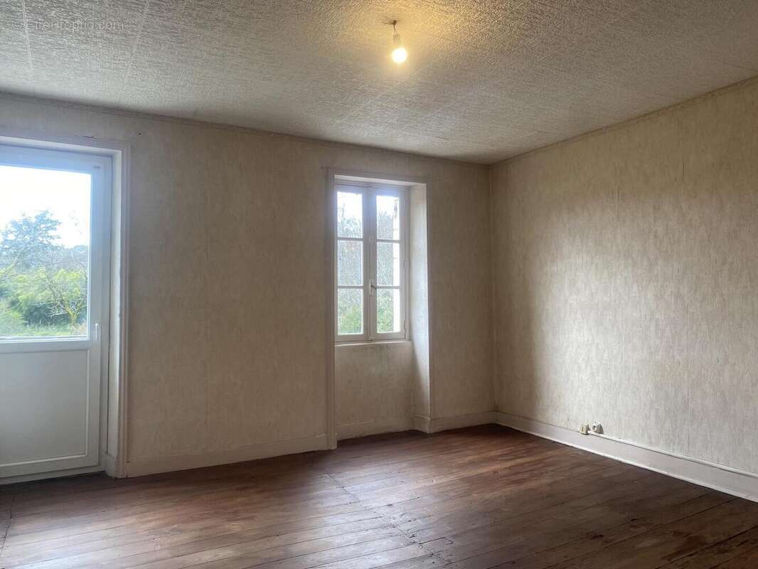 IMG6003 - Maison à SAINT-POMPONT