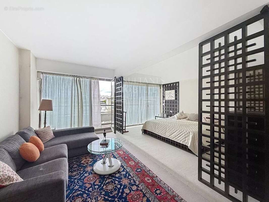 Appartement à PARIS-16E