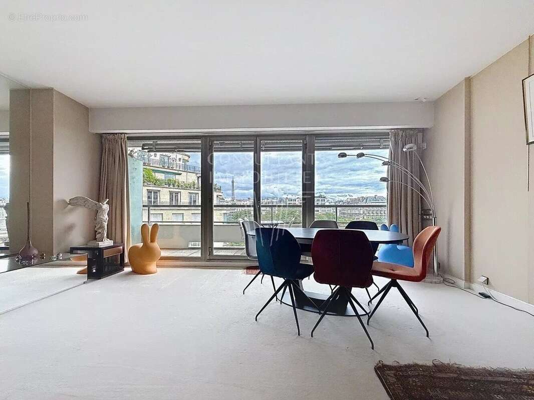 Appartement à PARIS-16E