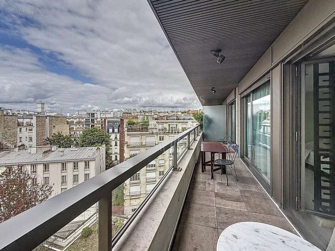 Appartement à PARIS-16E