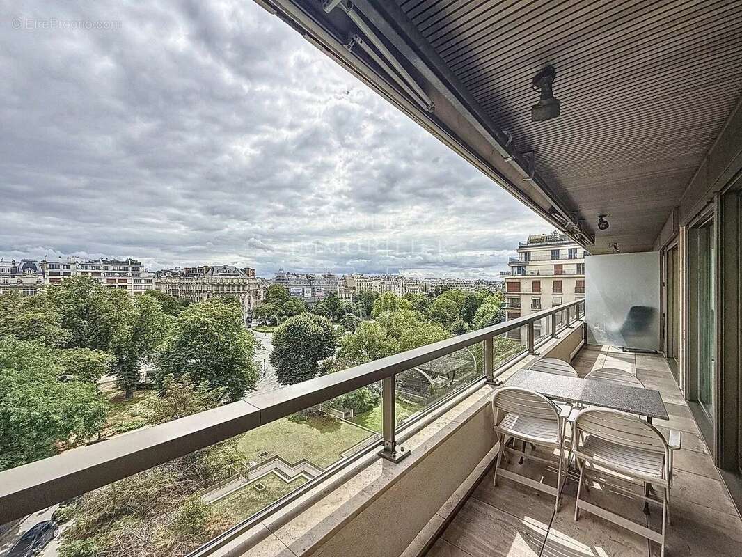 Appartement à PARIS-16E
