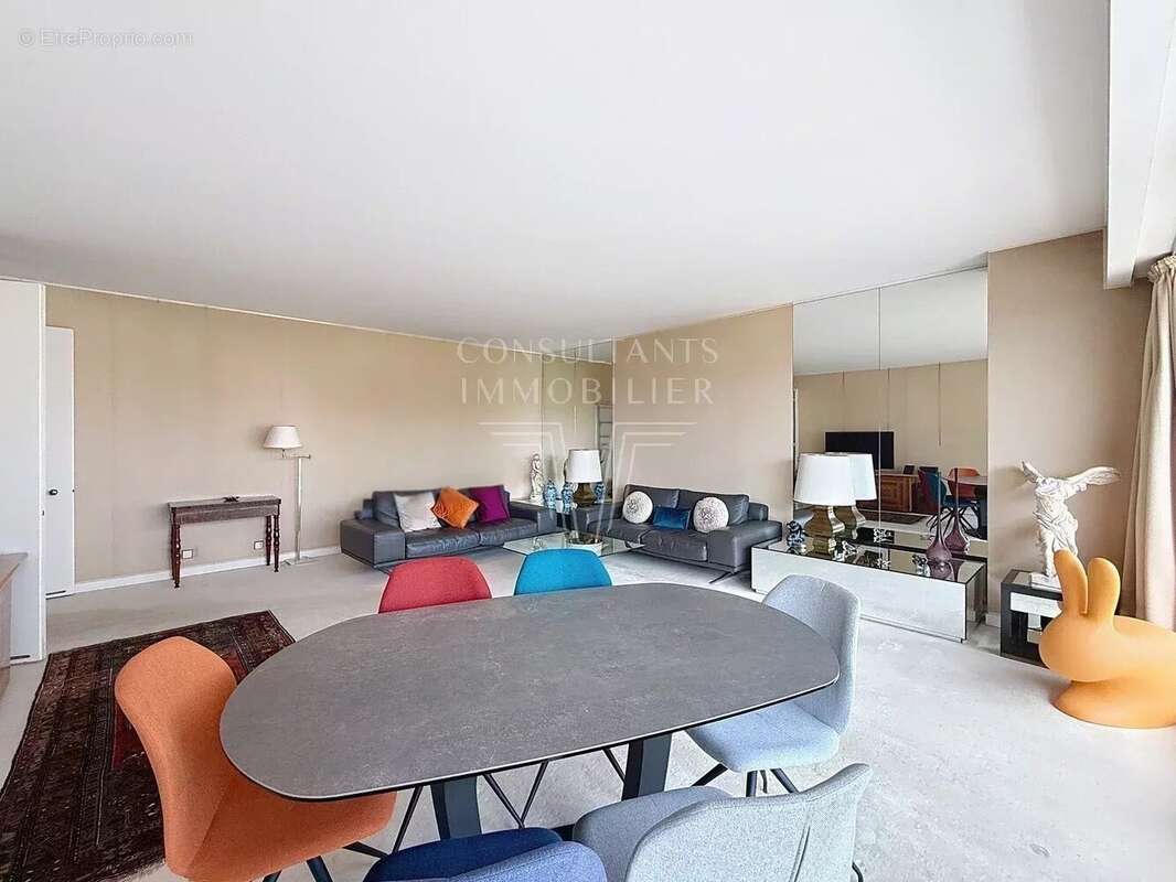 Appartement à PARIS-16E