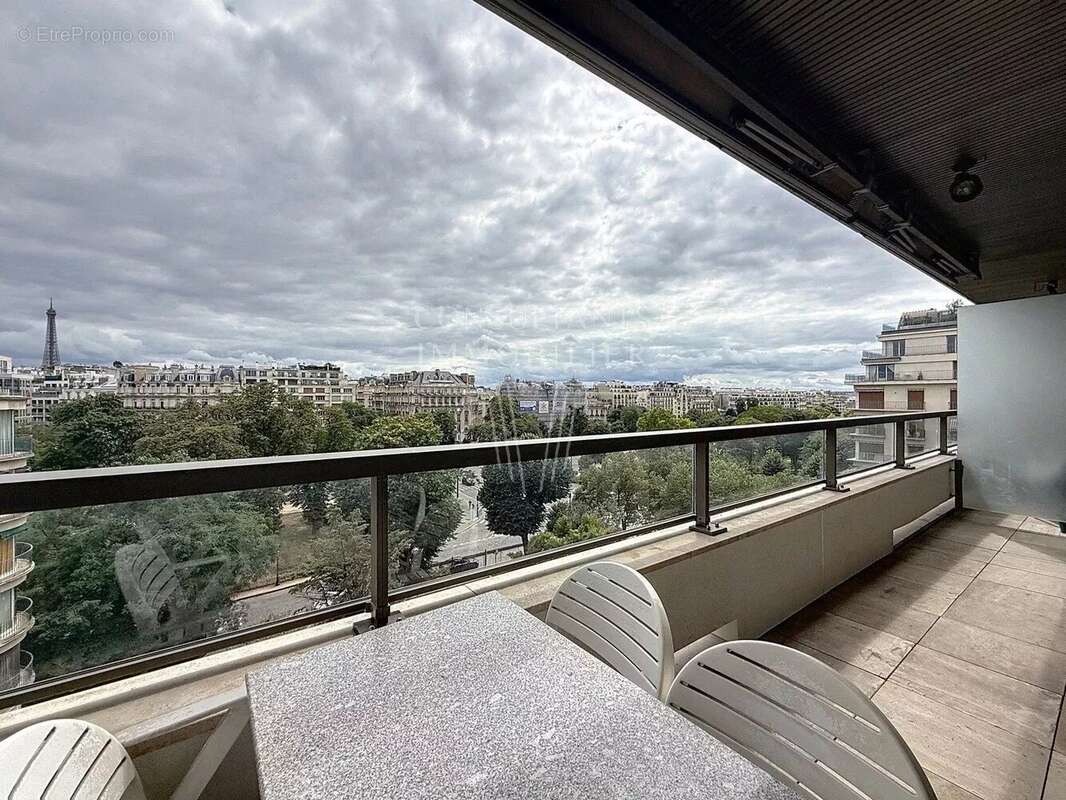 Appartement à PARIS-16E