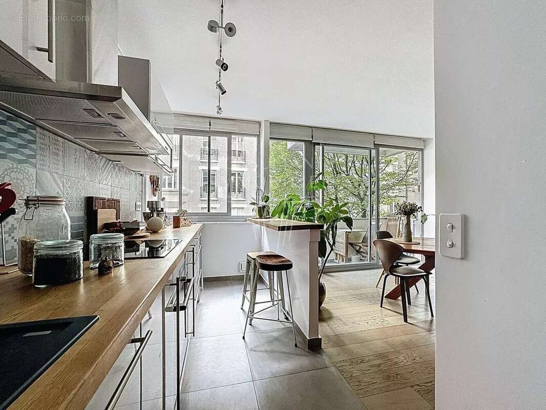 Appartement à PARIS-16E