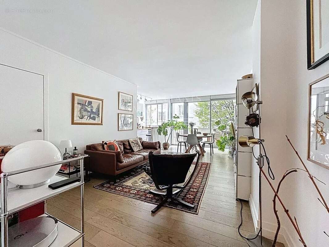 Appartement à PARIS-16E