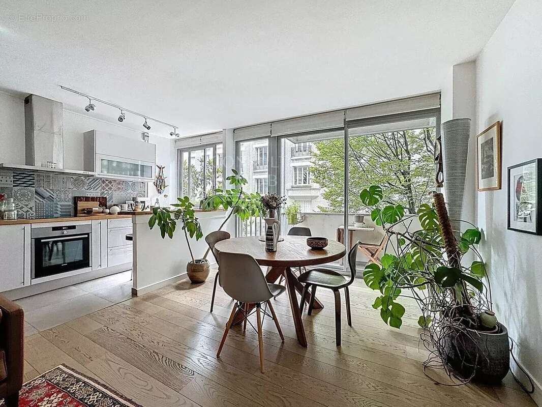 Appartement à PARIS-16E