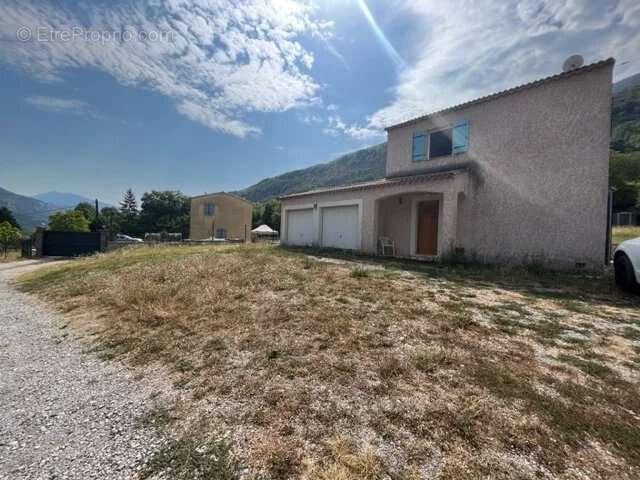 Maison à ENTREVAUX