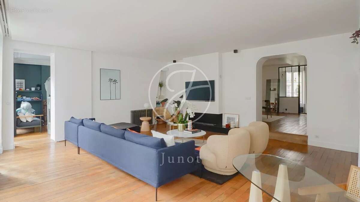 Appartement à PARIS-2E