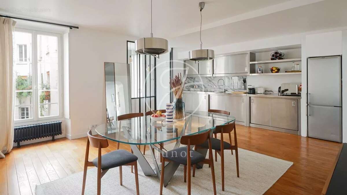 Appartement à PARIS-2E