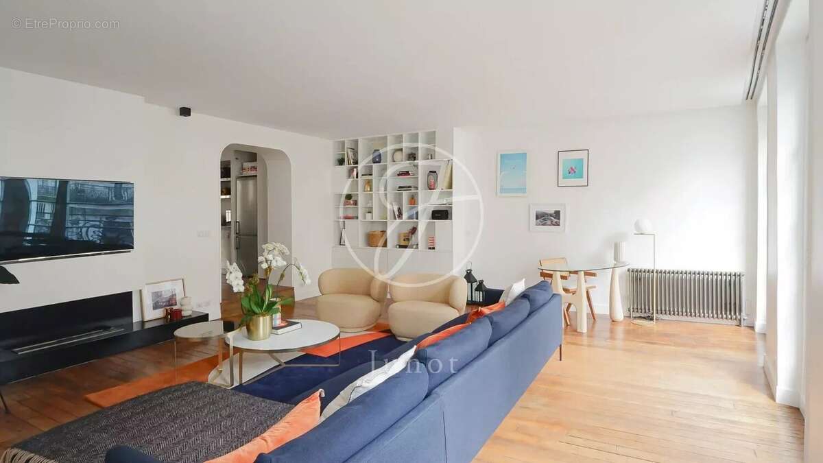 Appartement à PARIS-2E