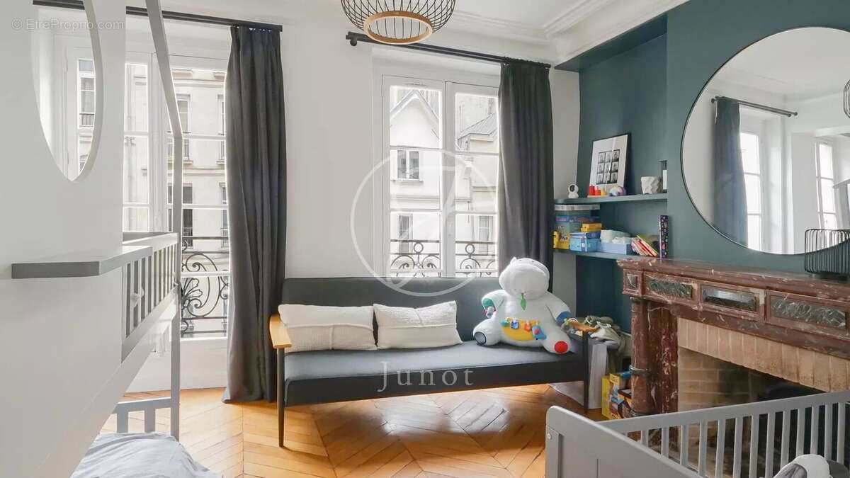 Appartement à PARIS-2E