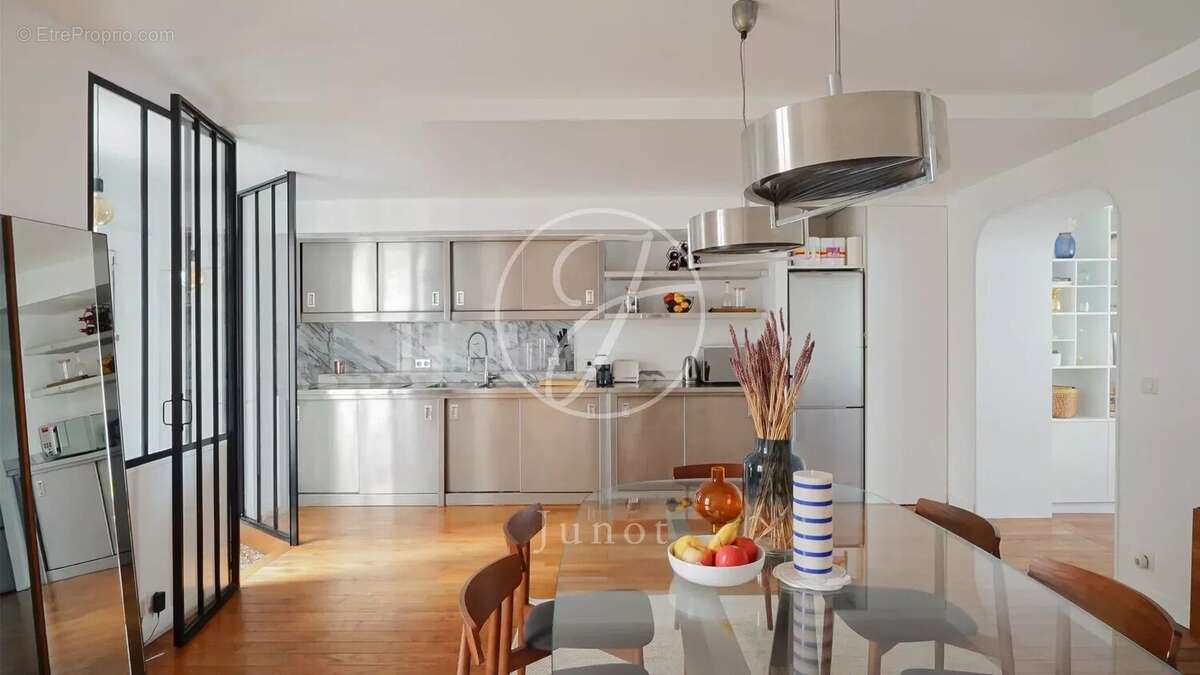 Appartement à PARIS-2E