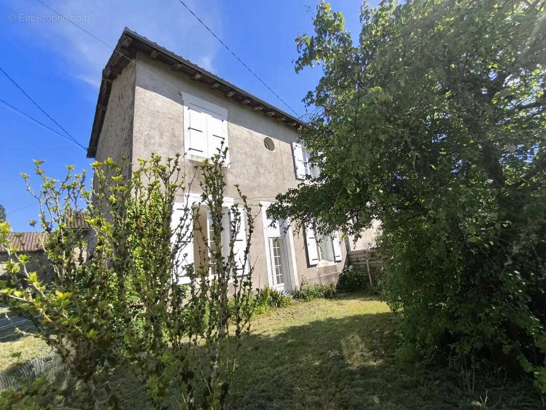 Maison à SAINT-JUNIEN