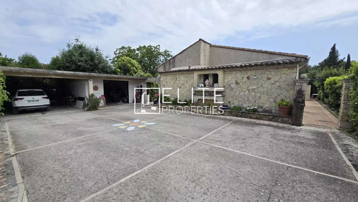 Maison à MOUGINS