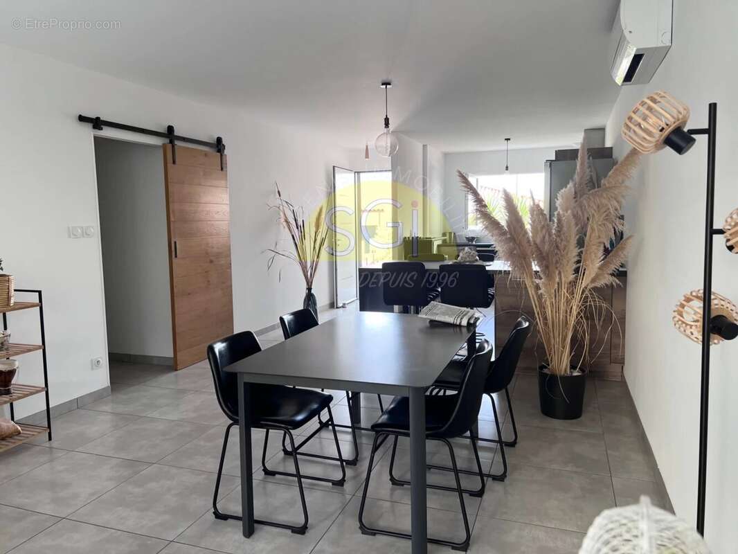 Maison à VILLELONGUE-DELS-MONTS