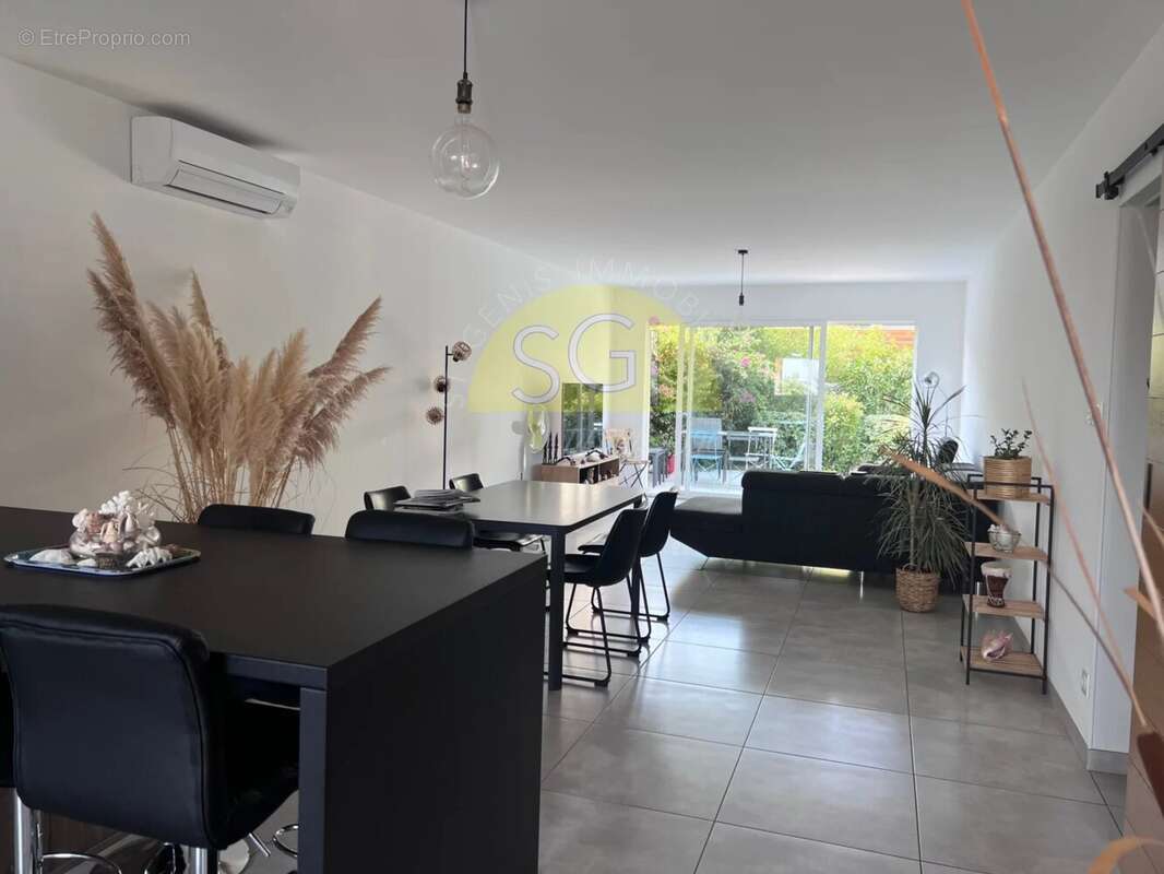 Maison à VILLELONGUE-DELS-MONTS