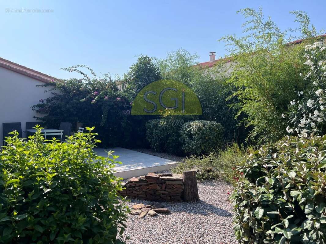 Maison à VILLELONGUE-DELS-MONTS