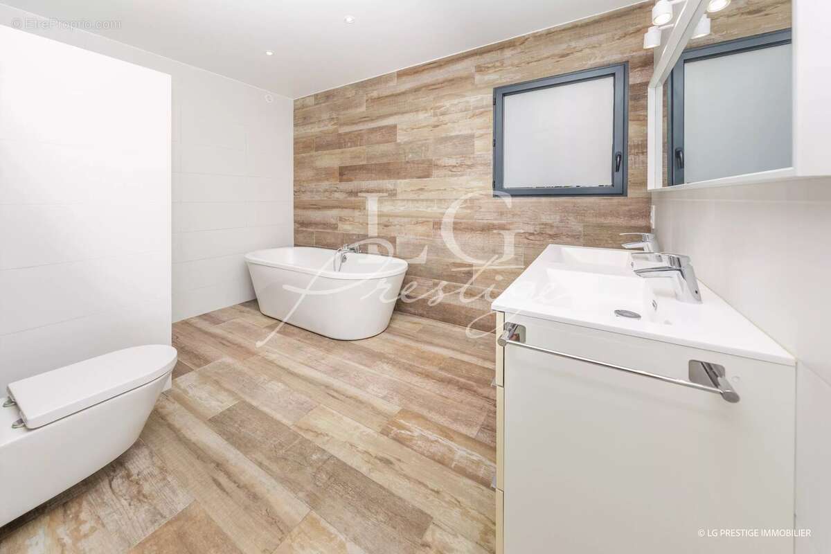 Maison à MANDELIEU-LA-NAPOULE