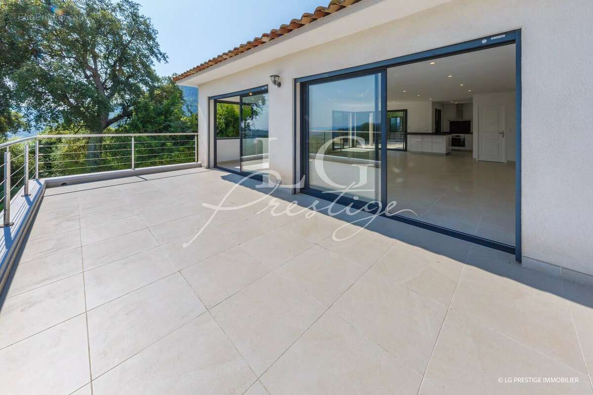 Maison à MANDELIEU-LA-NAPOULE