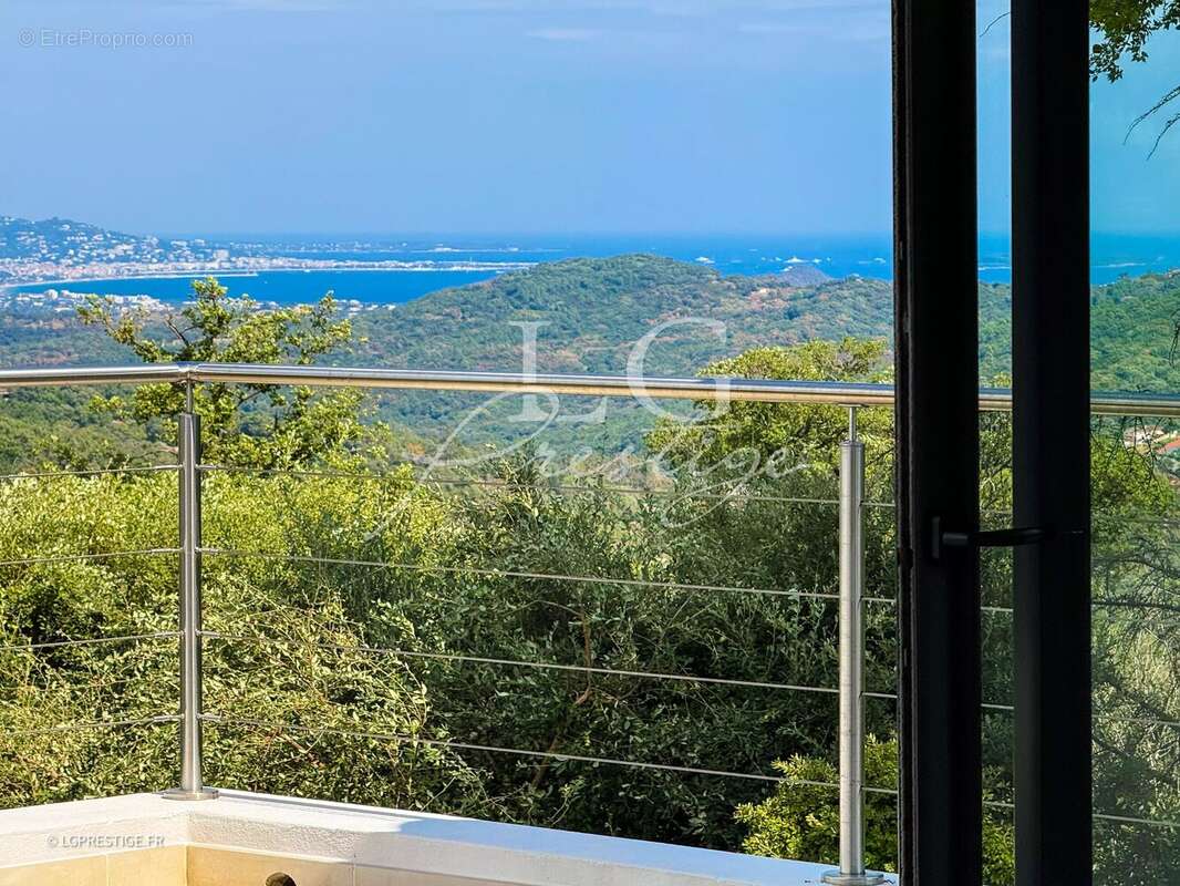 Maison à MANDELIEU-LA-NAPOULE