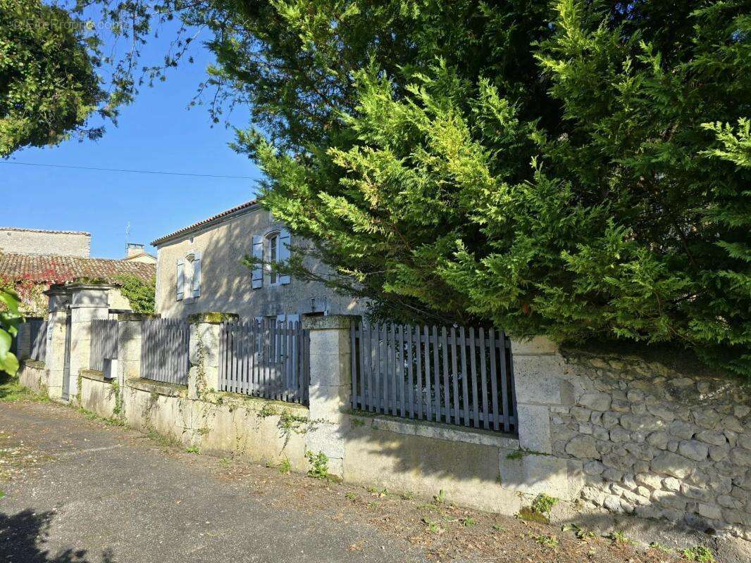 Maison à VILLETOUREIX