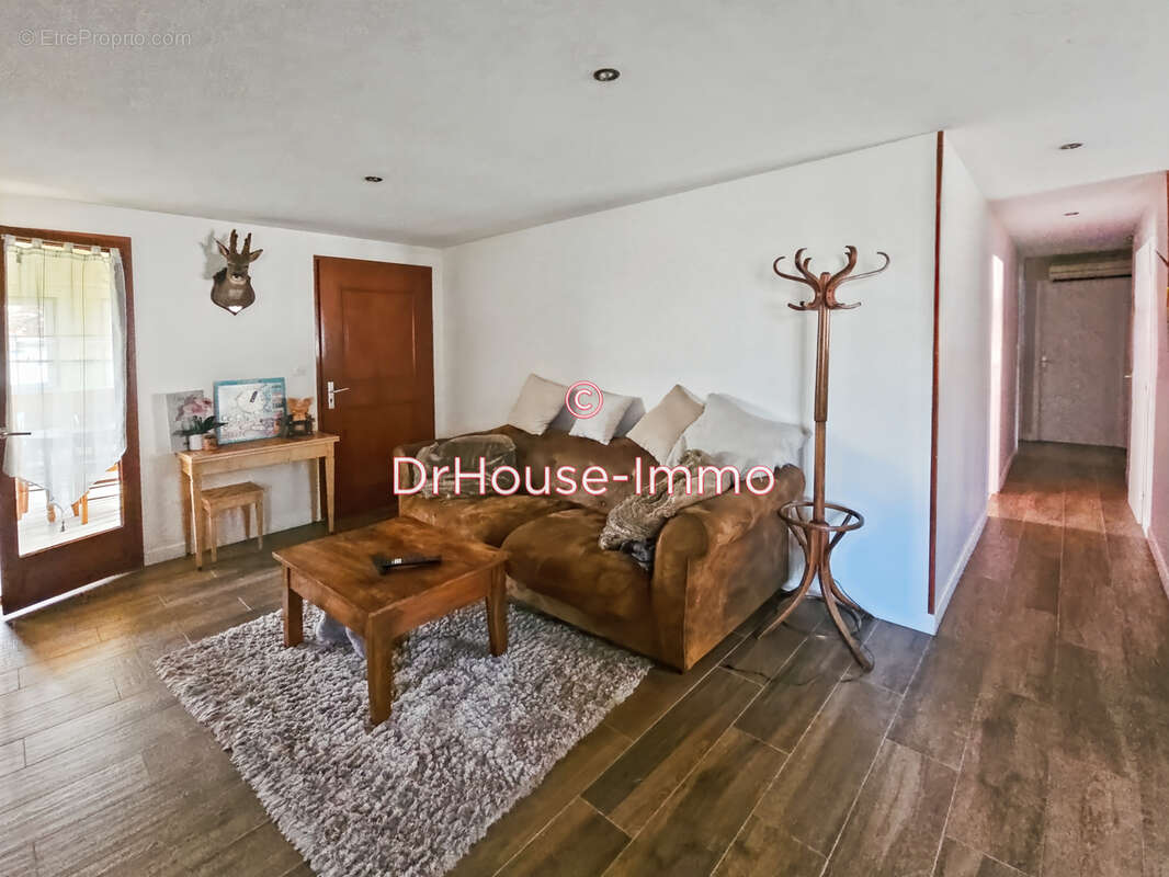 Maison à CHAZELLES-SUR-LYON