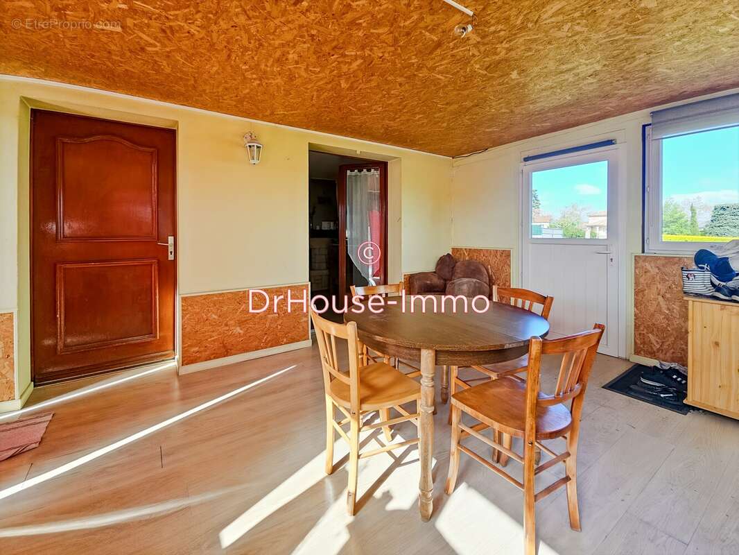 Maison à CHAZELLES-SUR-LYON