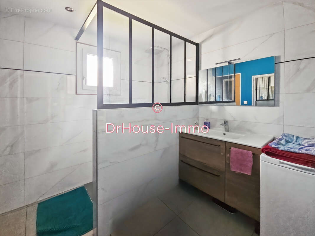 Maison à CHAZELLES-SUR-LYON