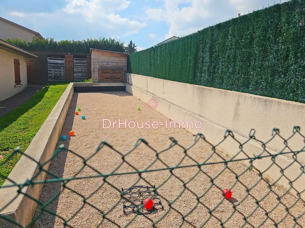 Maison à CHAZELLES-SUR-LYON