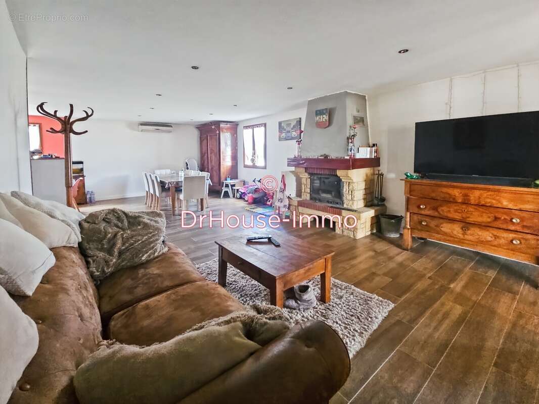 Maison à CHAZELLES-SUR-LYON