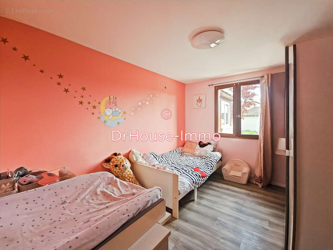 Maison à CHAZELLES-SUR-LYON