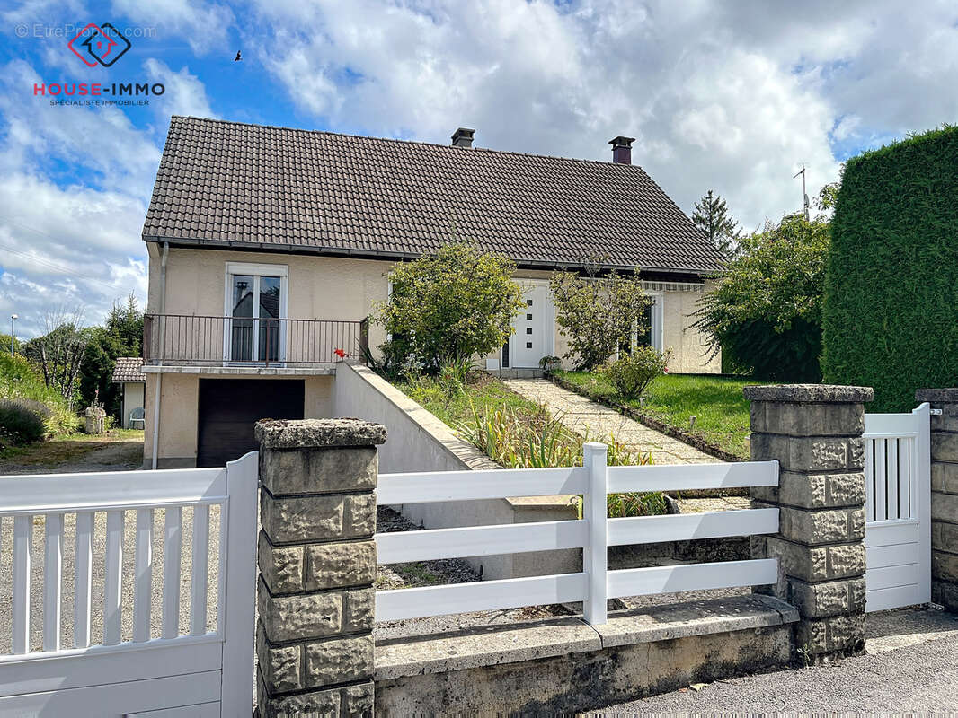 Maison à CLAIRVAUX-LES-LACS