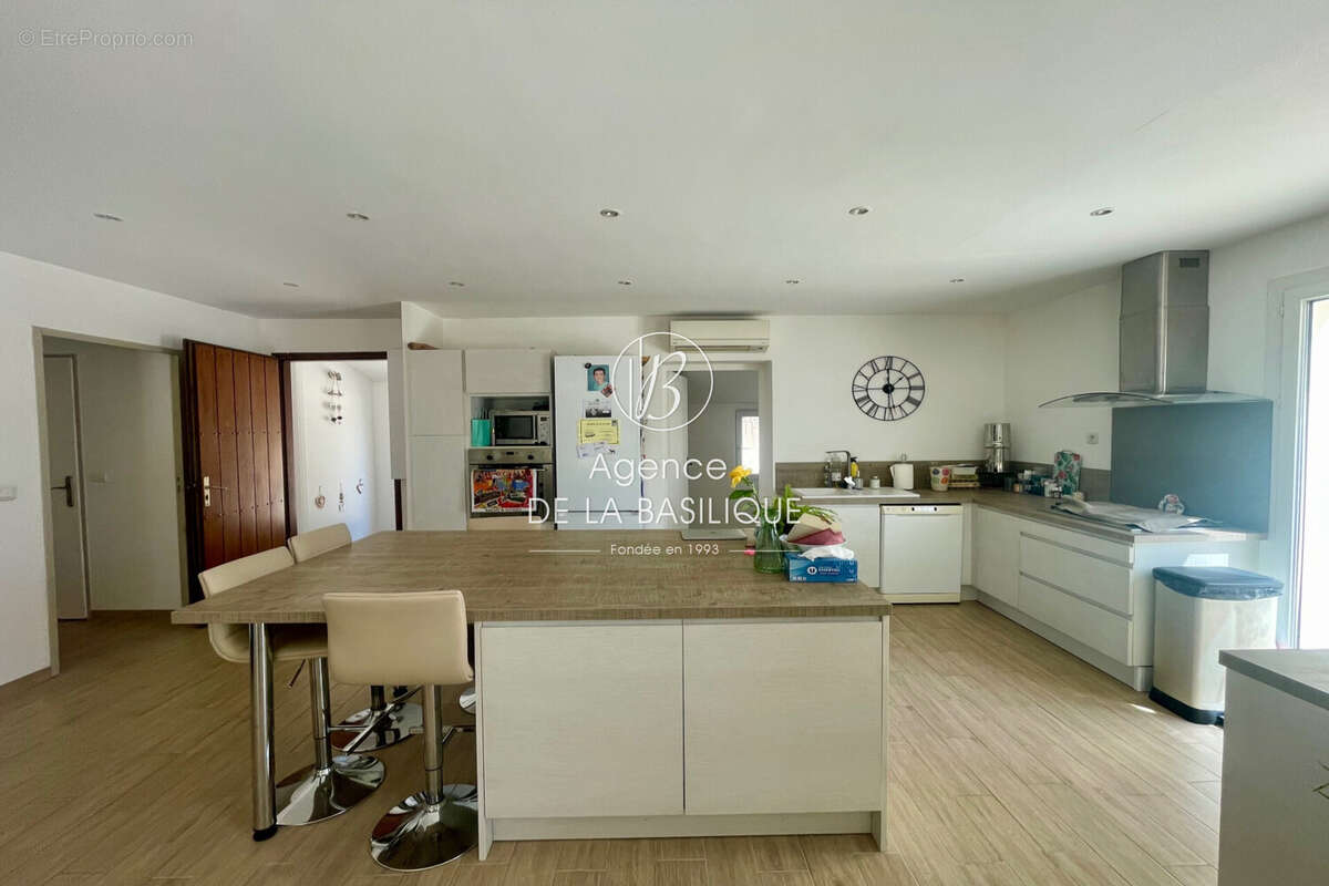 Maison à SAINT-MAXIMIN-LA-SAINTE-BAUME