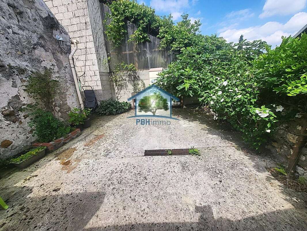 Maison à SAINT-JEAN-LES-DEUX-JUMEAUX