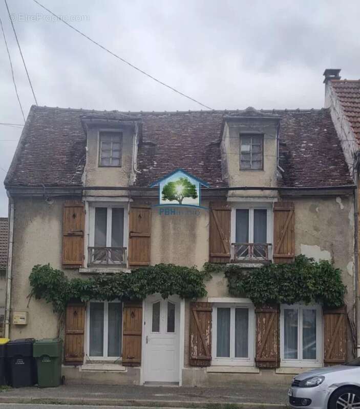 Maison à SAINT-JEAN-LES-DEUX-JUMEAUX